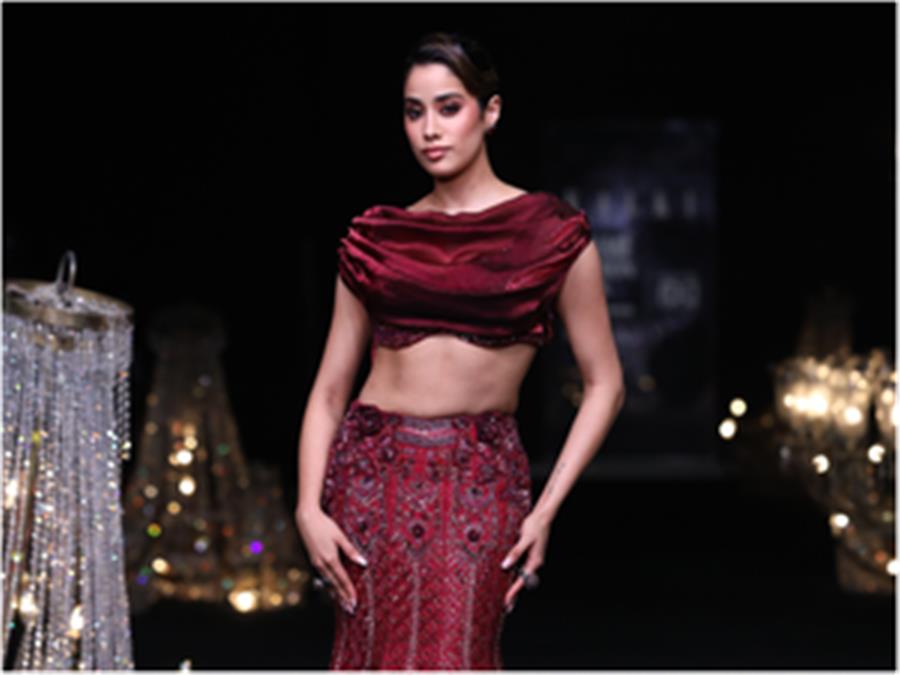 Janhvi Kapoor heaps praise on Indian wear: 'Most beautiful piece of clothing there can be'