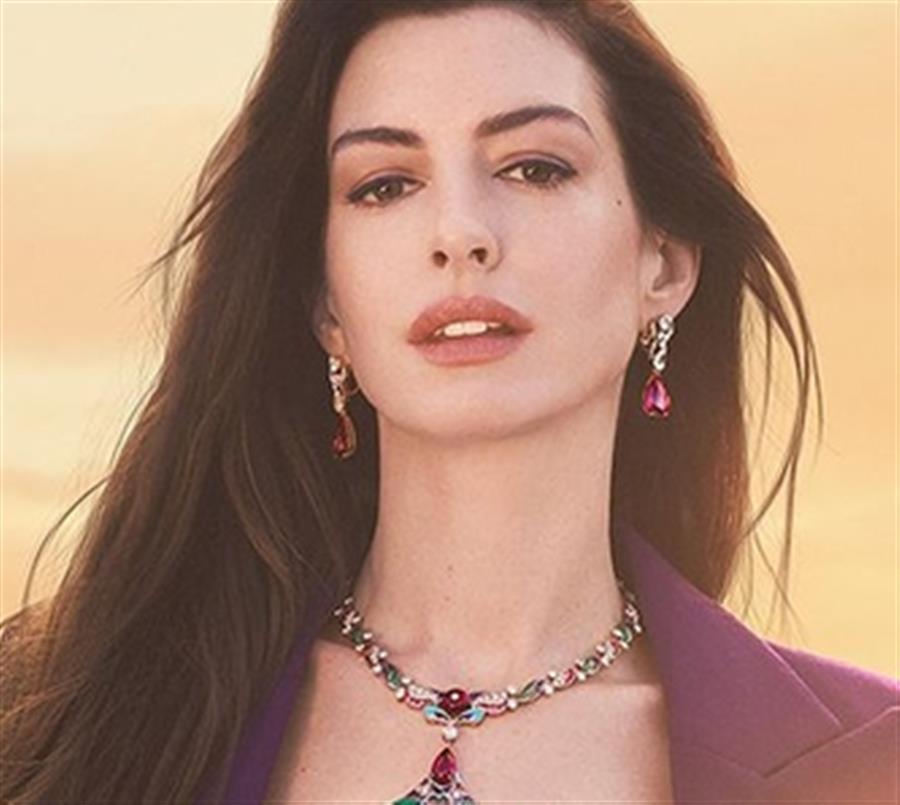 Anne Hathaway was told she had zero sex appeal for Hollywood