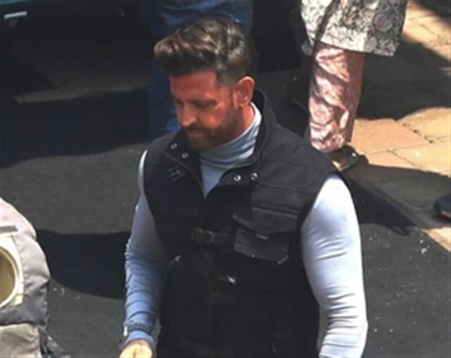Hrithik flaunts chiselled body, dons turtleneck tee and black military vest in ‘War 2’ pictures