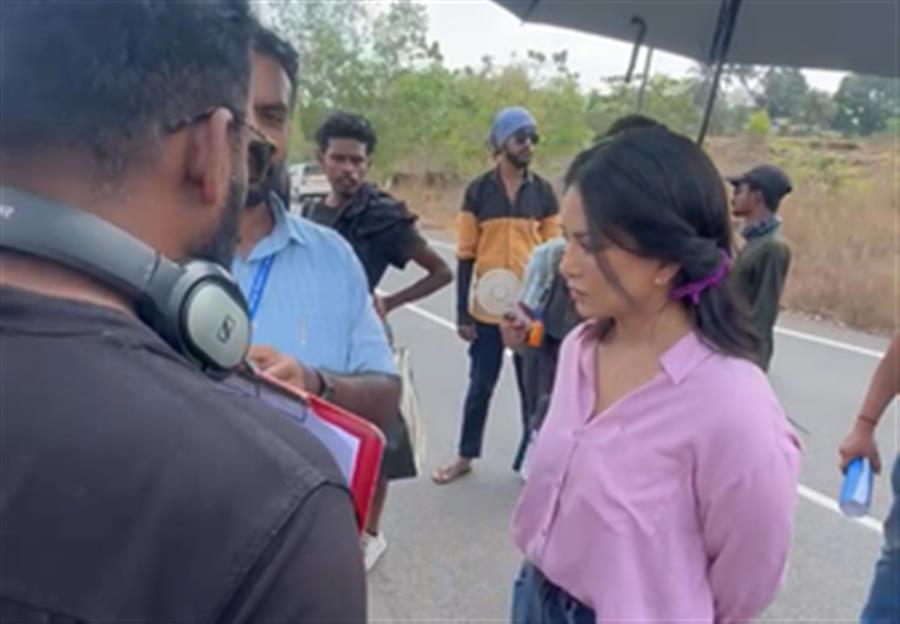 Sunny Leone shoots for untitled Malayalam film in Kerala, video goes viral