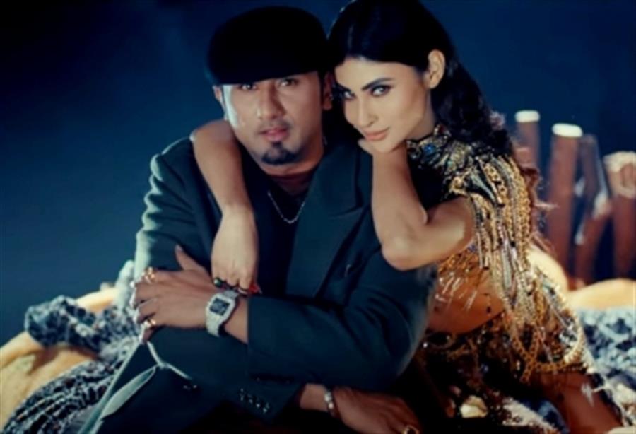 Yo Yo Honey Singh releases party track 'Gatividhi' featuring Mouni Roy