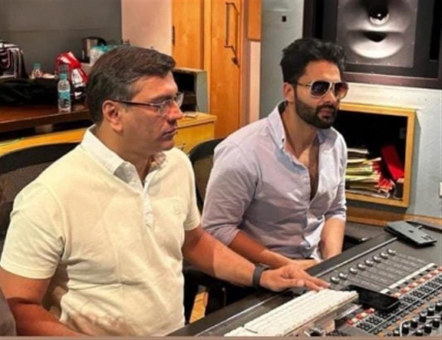 'Bade Miyan Chote Miyan' music will be recorded by live musicians, makers ditch synthetic music production