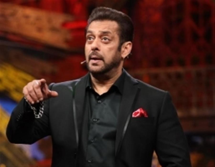 'Bigg Boss 16': Salman gives trademark bracelet to Bharti, Haarsh's son 'Gola'