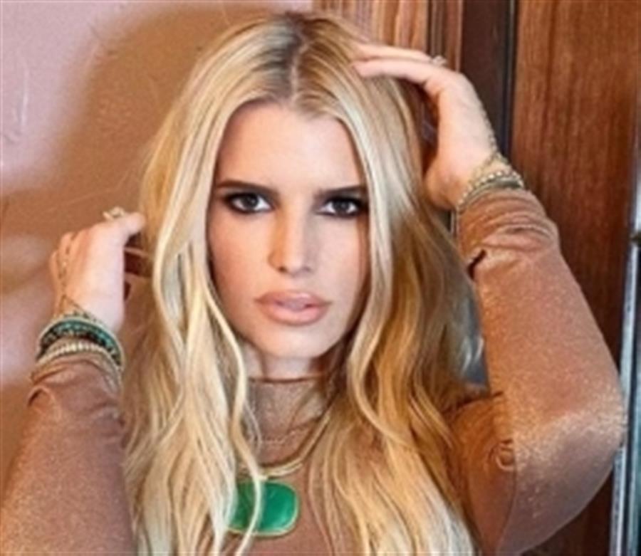 Jessica Simpson had an &#39;enticing&#39; affair her &#39;younger self would not be proud of&#39;