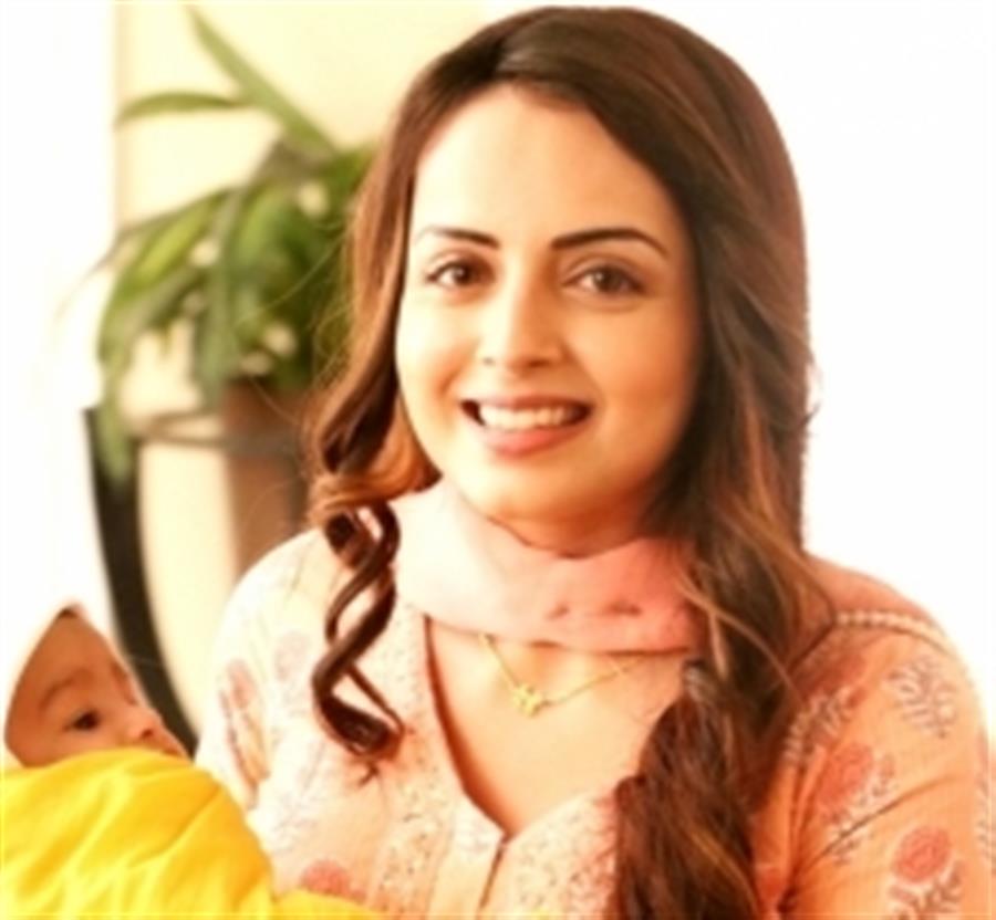 &#39;Maitree&#39;: It is a little tough for Shrenu Parikh to shoot with a baby